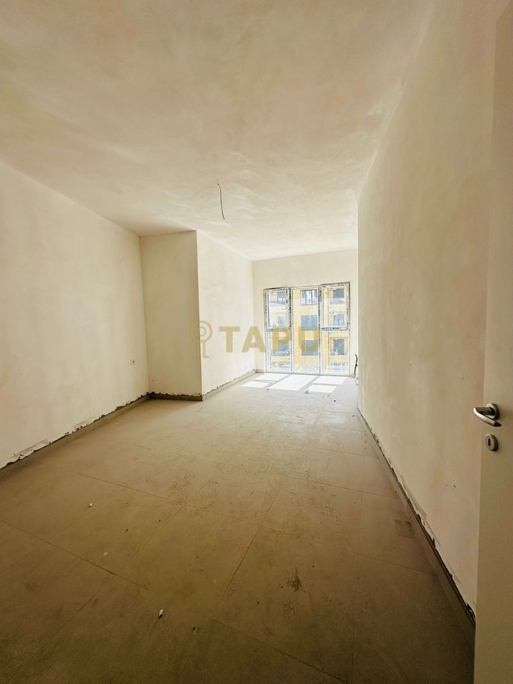 🏡 Apartament 2+1 në shitje + Post Parkimi – Pranë Shkollës së Kuqe