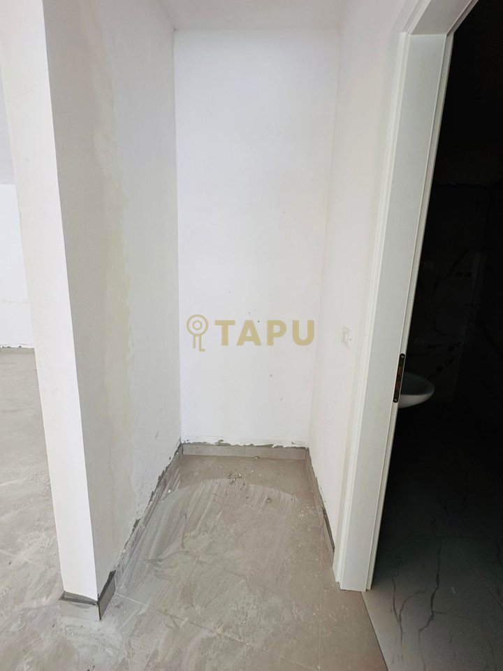 🏡 Apartament 2+1 në shitje + Post Parkimi – Pranë Shkollës së Kuqe