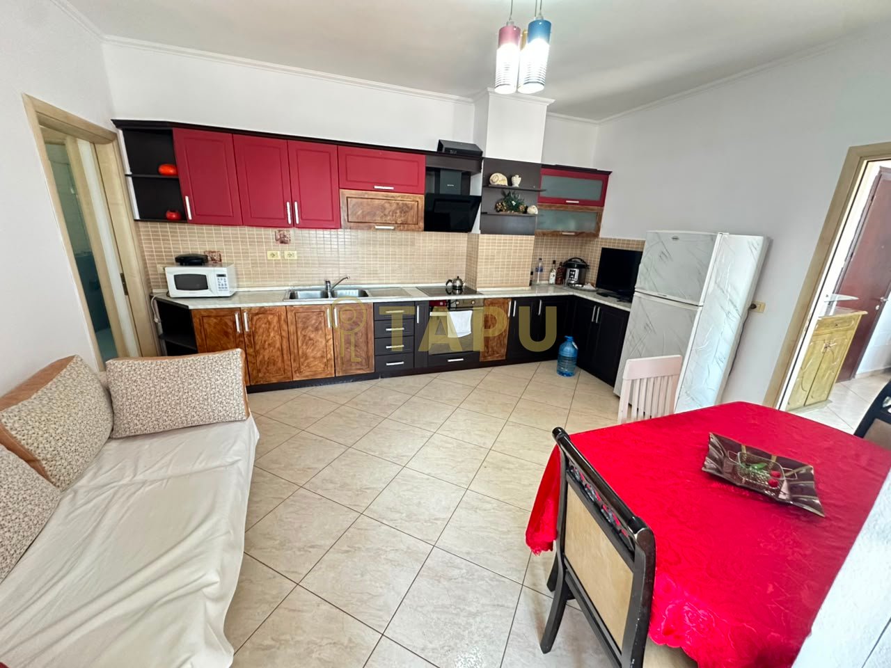 🏡 Apartament 2+1+2 me qira – Rruga Fortuzi, pranë Ministrisë së Drejtësisë