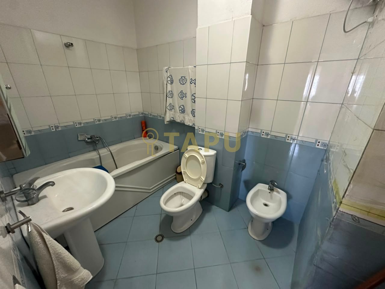 🏡 Apartament 2+1+2 me qira – Rruga Fortuzi, pranë Ministrisë së Drejtësisë