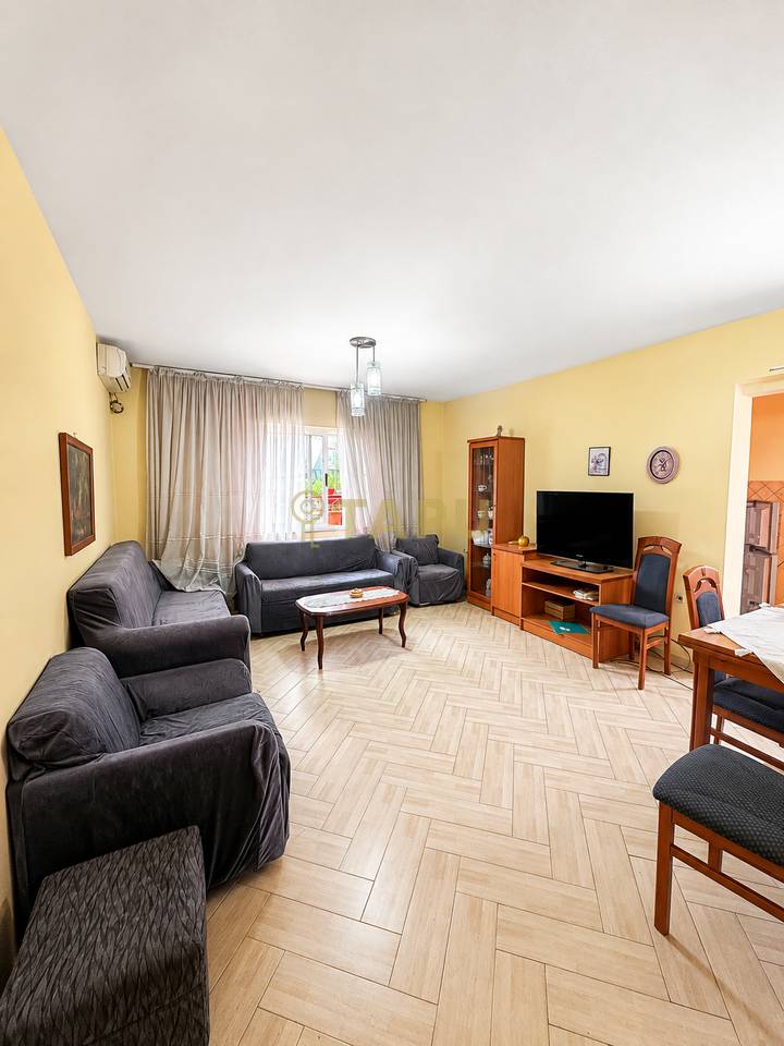 🏡 Appartamento 1+1 in affitto – Di fronte alla Moschea di Namazgjasë