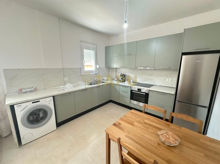  Apartament 1+1 me qira – Astir, pranë Bar Famed