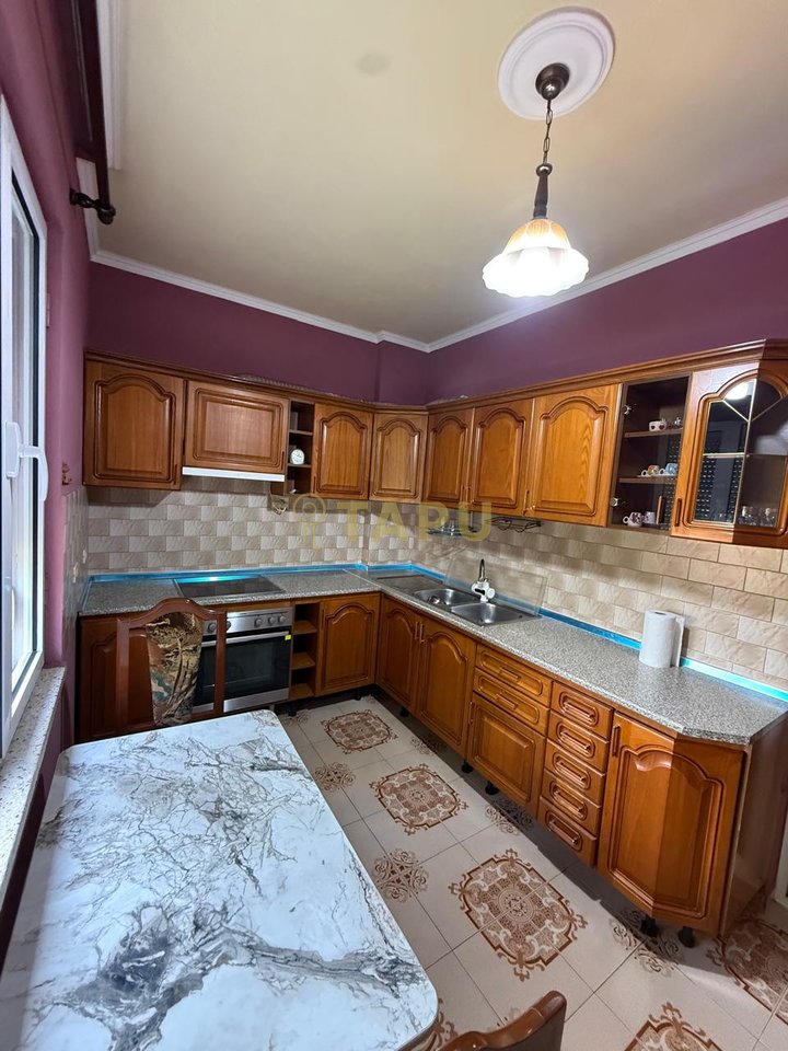 🏡 Apartament 2+1+2 me qira – Tirana e Re