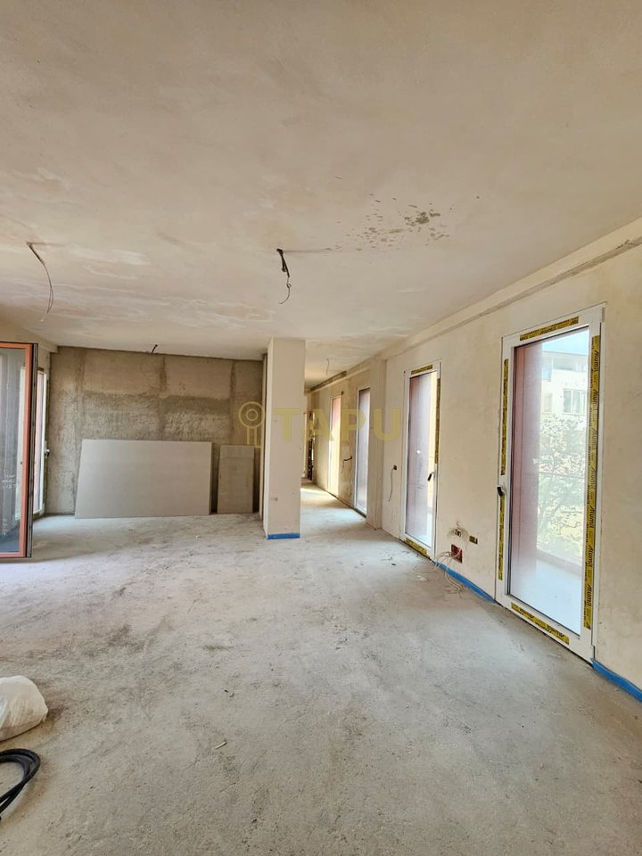 🏡 Apartament 3+1+2 në shitje – Bllok