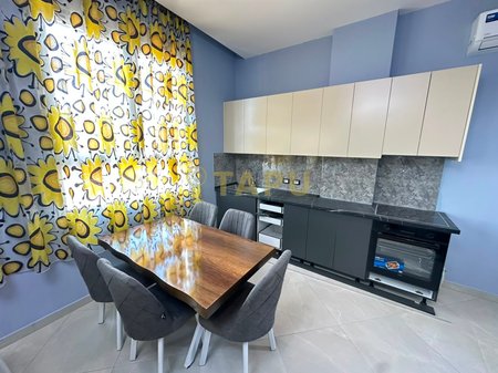 🏡 Apartament 1+1 me qira + Post Parkimi – Kombinat