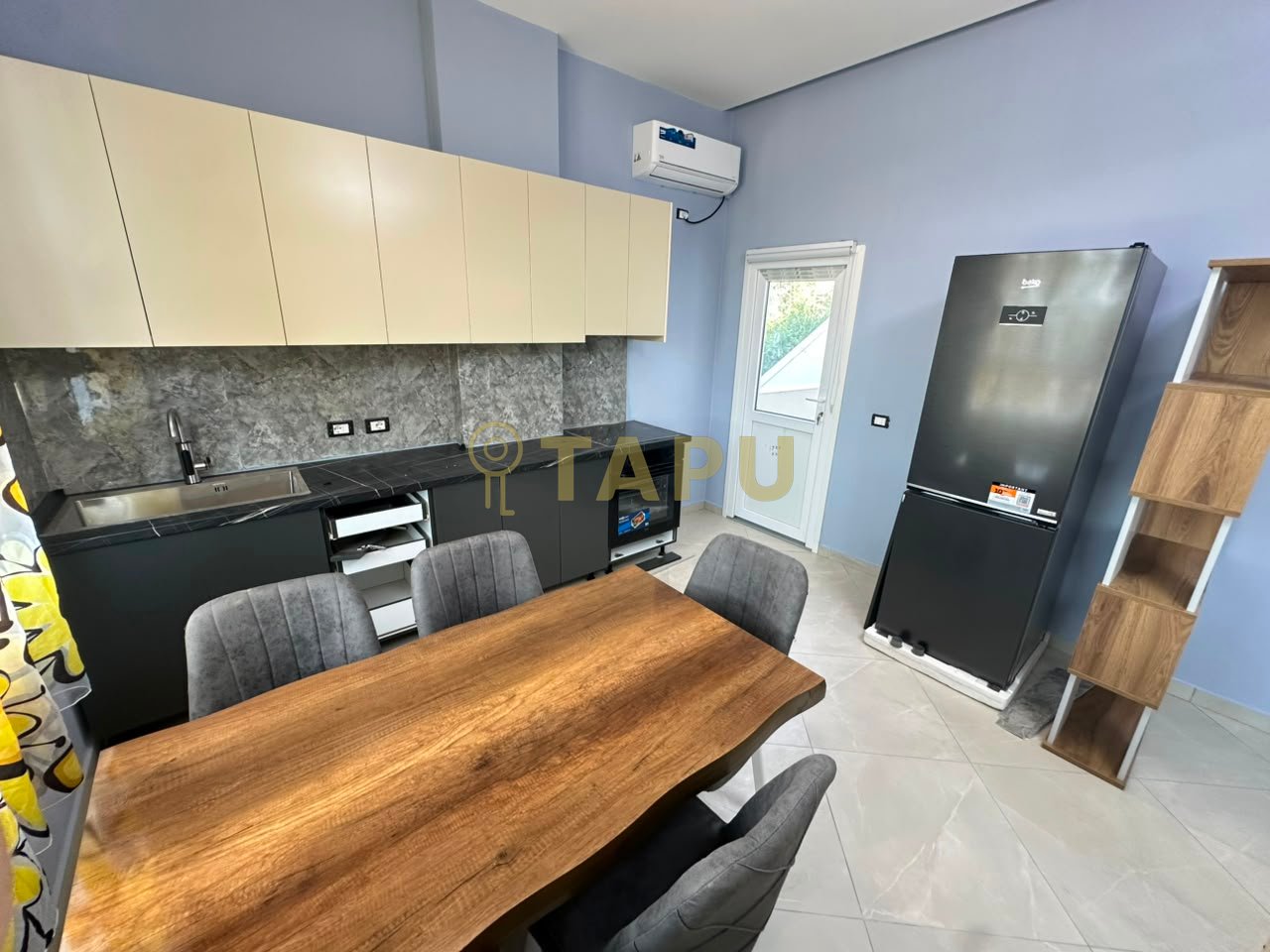 🏡 Apartament 1+1 me qira + Post Parkimi – Kombinat