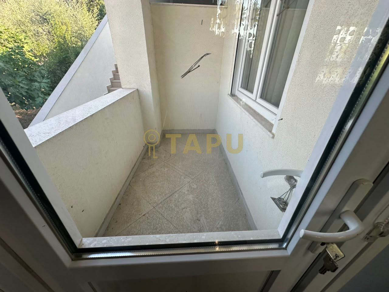 🏡 Apartament 1+1 me qira + Post Parkimi – Kombinat