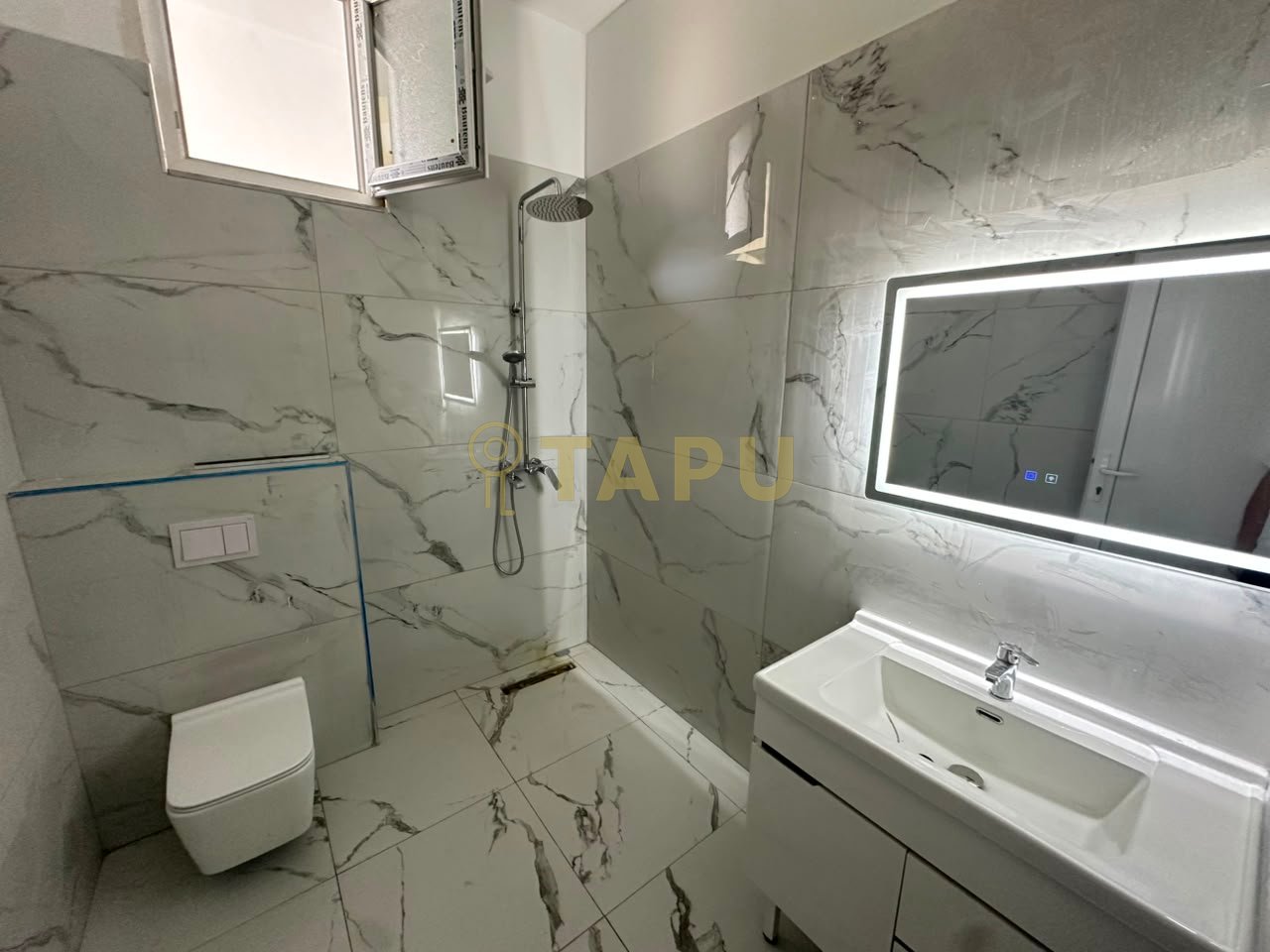 🏡 Apartament 1+1 me qira + Post Parkimi – Kombinat