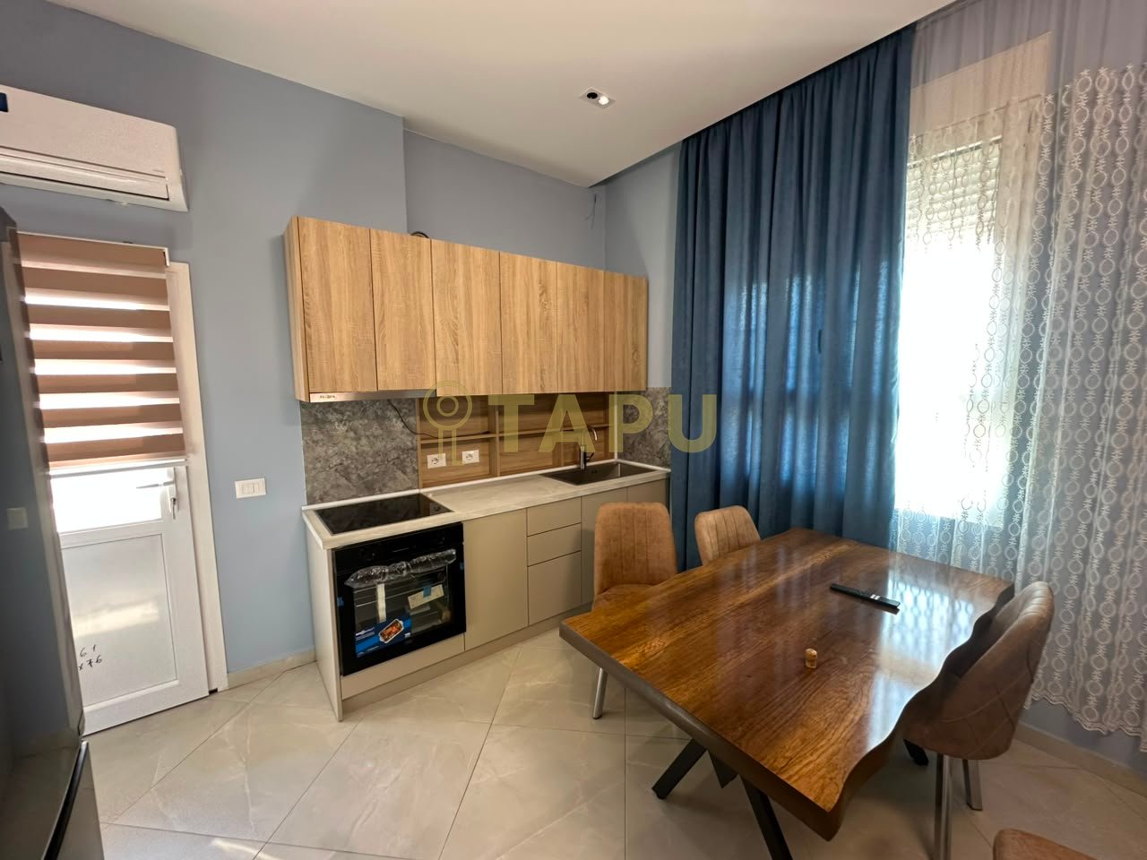 🏡 Apartament 1+1 me qira + Post Parkimi – Kombinat