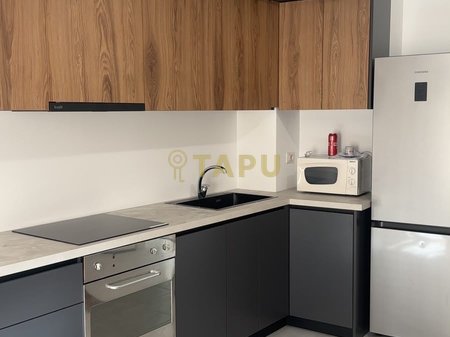 Jepet me Qera Ambient 2+1 Per Zyre Ose Banim pranë Rrugës së Barrikadave !