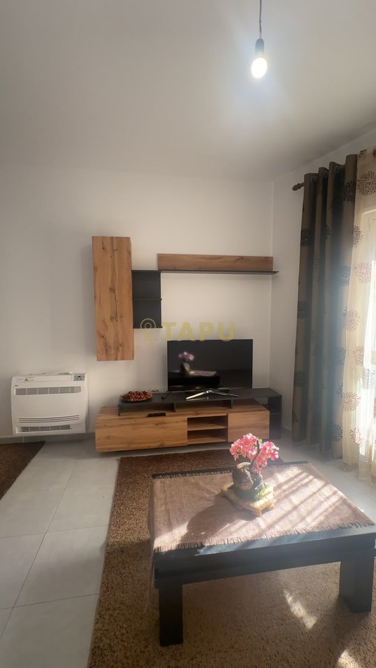 Jepet me Qera Ambient 2+1 Per Zyre Ose Banim pranë Rrugës së Barrikadave !