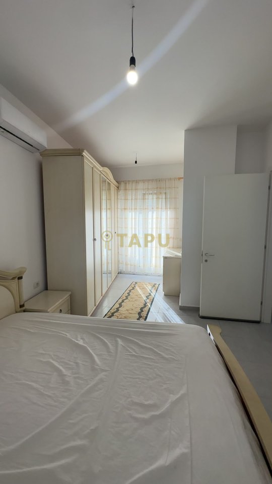 Jepet me Qera Ambient 2+1 Per Zyre Ose Banim pranë Rrugës së Barrikadave !