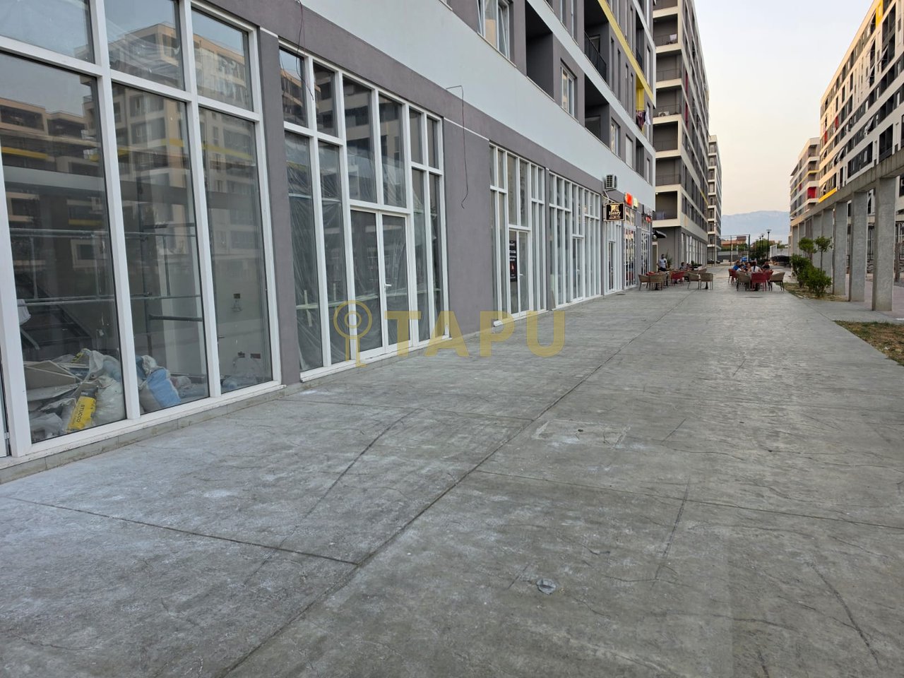 🏢 JEPET ME QIRA AMBIENT KOMERCIAL – UNIVERS CITY