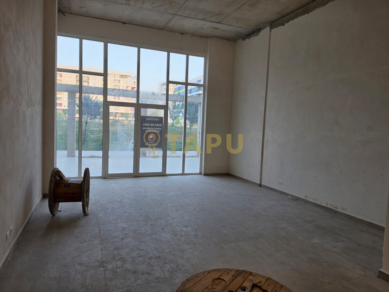 🏢 JEPET ME QIRA AMBIENT KOMERCIAL – UNIVERS CITY