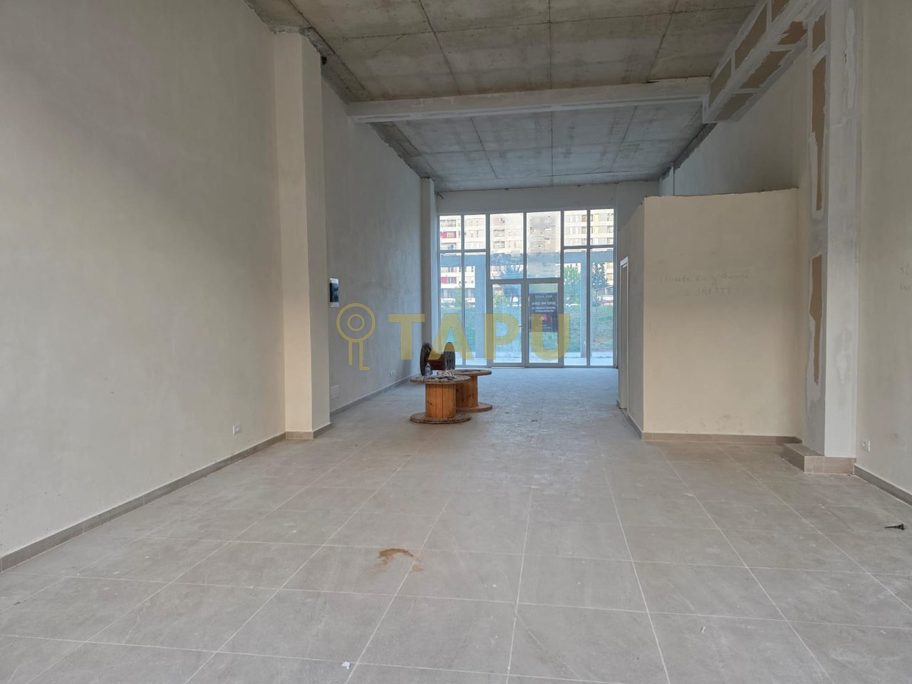 🏢 JEPET ME QIRA AMBIENT KOMERCIAL – UNIVERS CITY