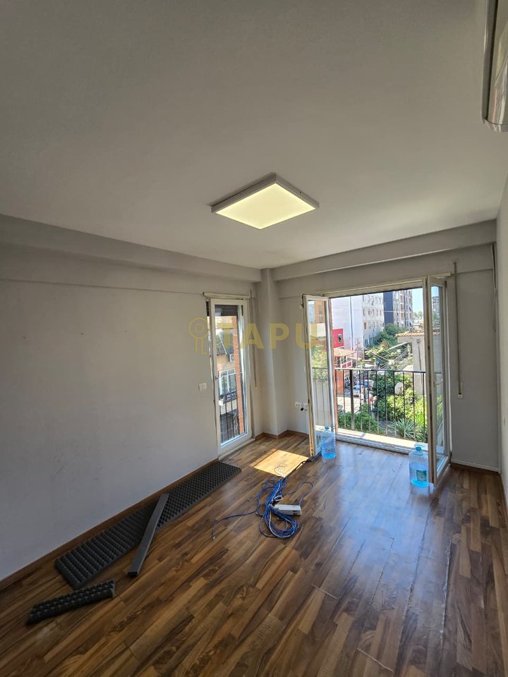 🏢 AMBIENTE PREMIUM PER UFFICIO / CLINICA – FROSINA PLAKU