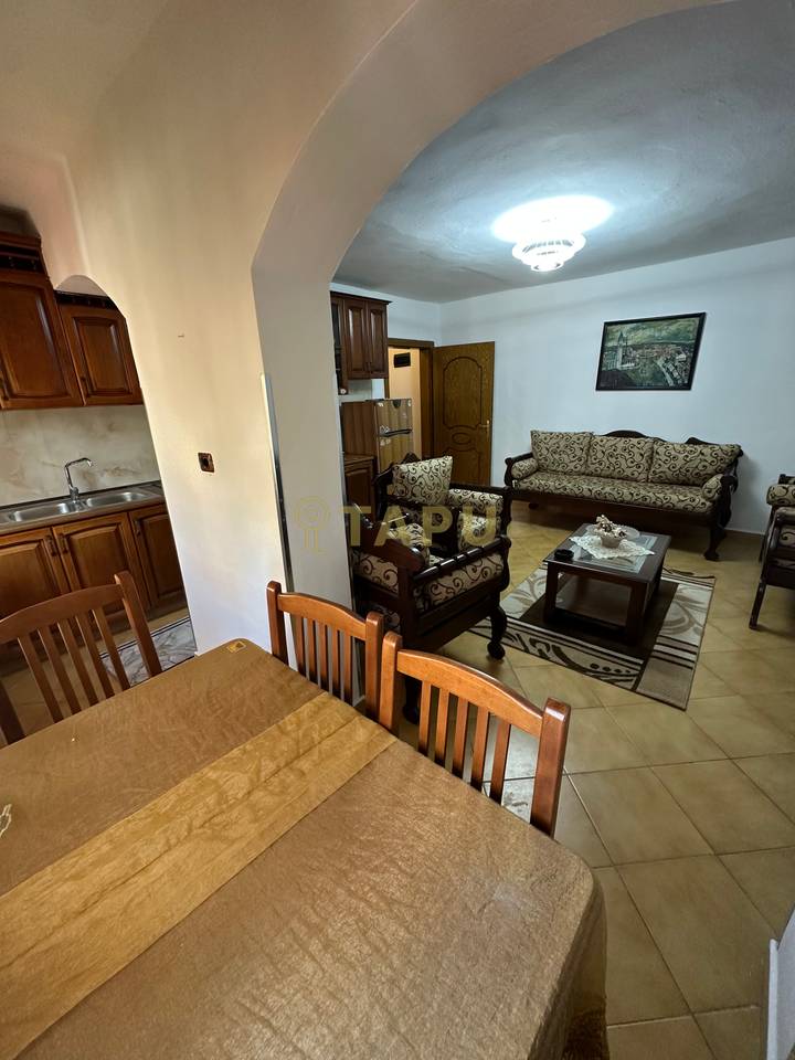 🏡 Apartament 2+1 me Qira – Pazari i Ri 💰 60,000 Lekë / Muaj
