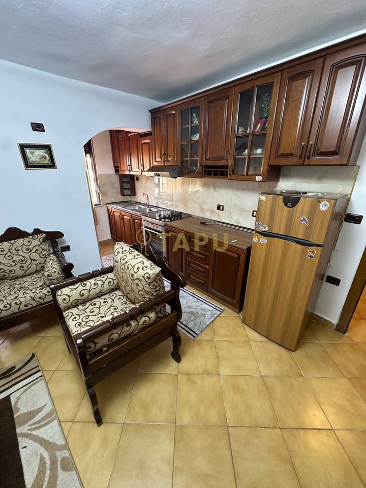 🏡 Apartament 2+1 me Qira – Pazari i Ri 💰 60,000 Lekë / Muaj
