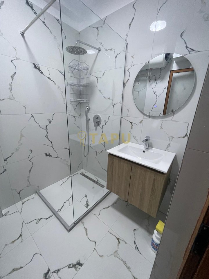 Jepet apartament 1+1 me qera Pazari i Ri !