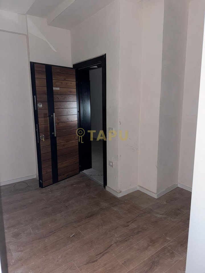 Appartamento 1+1 vuoto in affitto ad Astir !