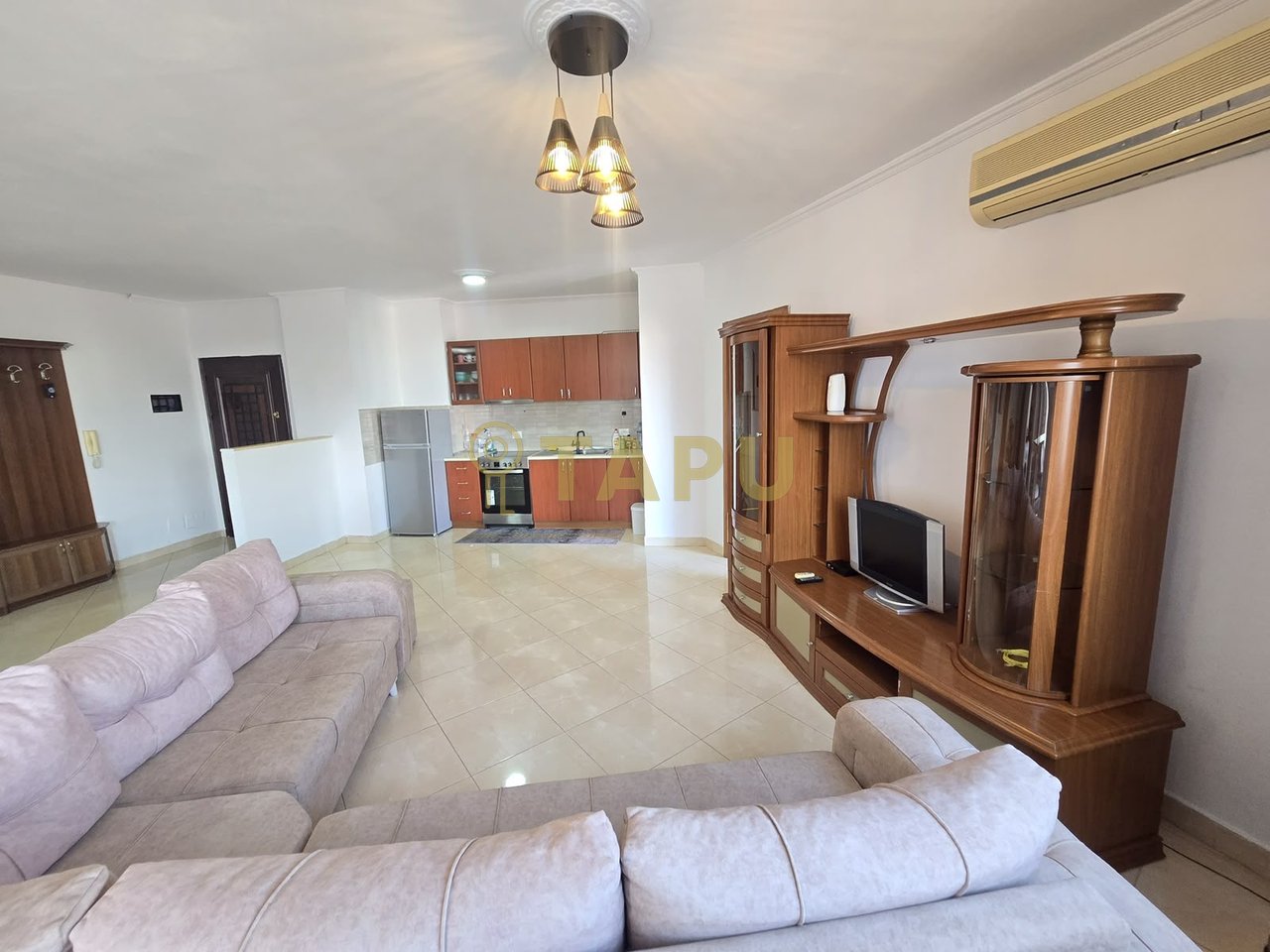 🏡 2+1 Apartment for Rent – Barricades Street
💰 65,000 Lek / Month