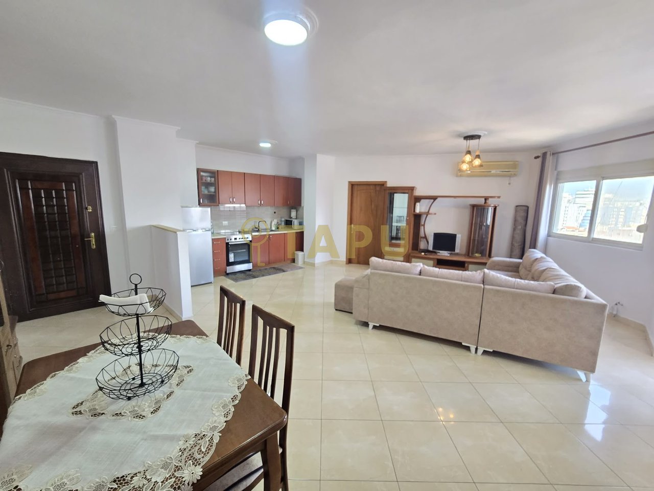 🏡 2+1 Apartment for Rent – Barricades Street
💰 65,000 Lek / Month