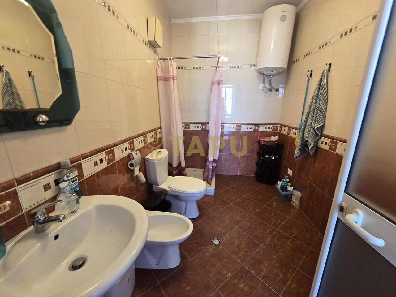 🏡 2+1 Apartment for Rent – Barricades Street
💰 65,000 Lek / Month