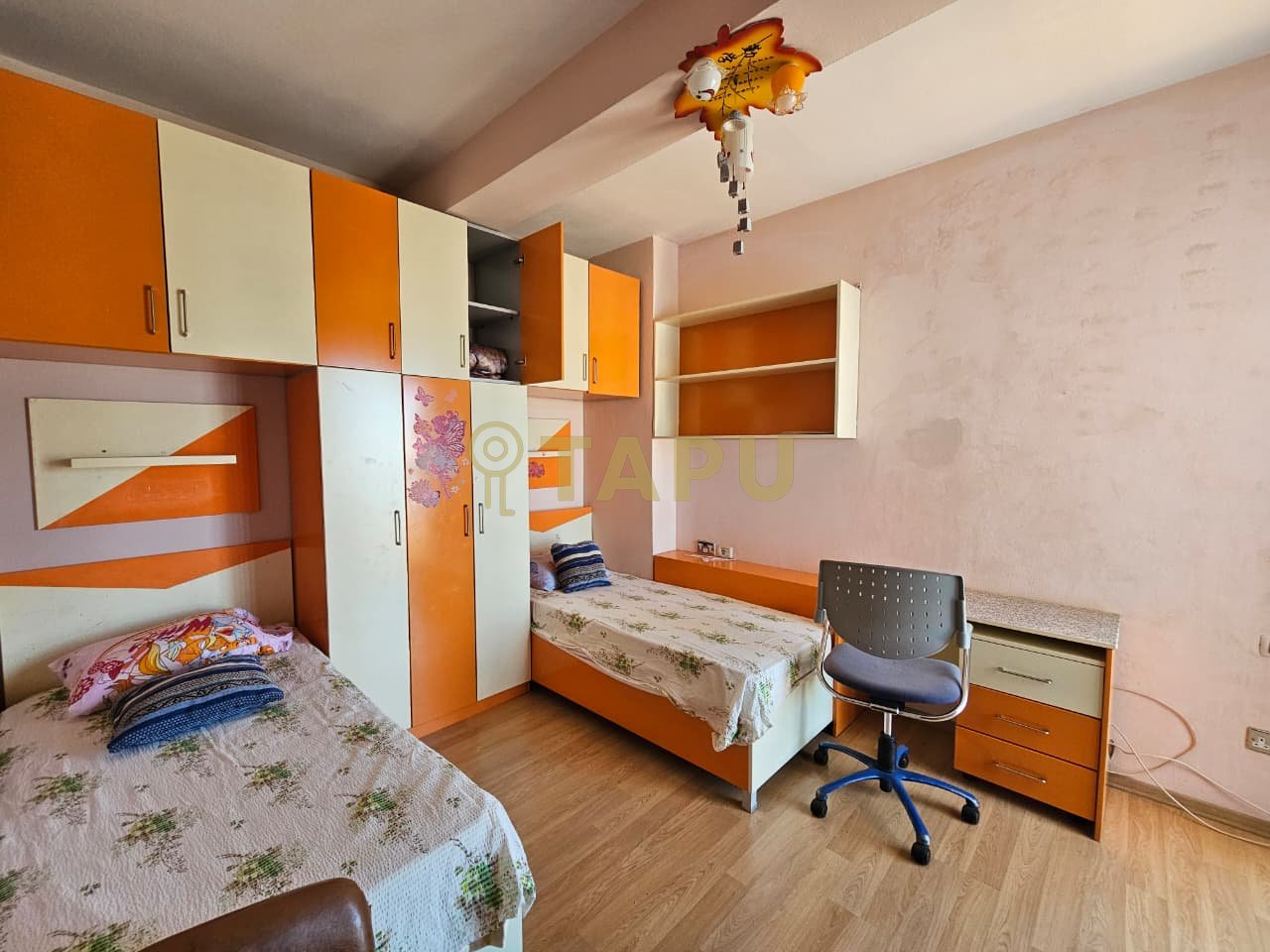 Jepet me qira apartament 2+1 tek Vila Gold, Selvi