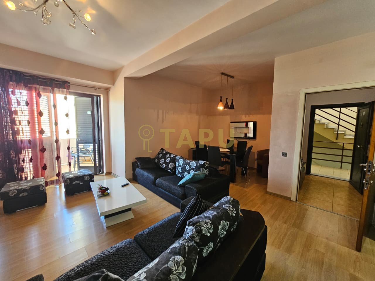 Jepet me qira apartament 2+1 tek Vila Gold, Selvi
