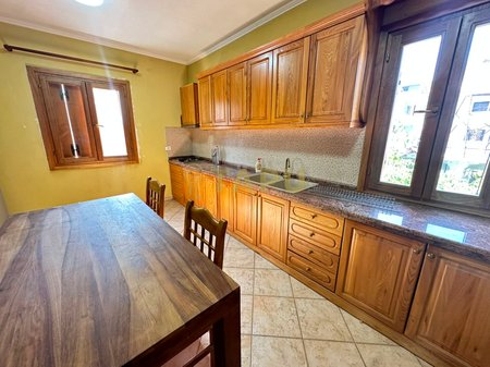 Apartament 3+1 me qira – Poshtë Rrethit të Shkozës
