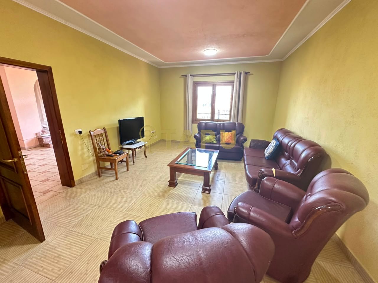 Apartament 3+1 me qira – Poshtë Rrethit të Shkozës