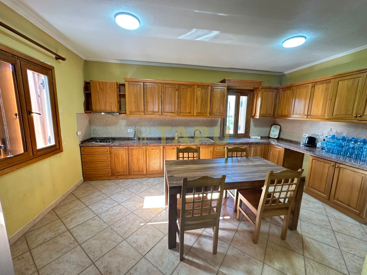 Apartament 3+1 me qira – Poshtë Rrethit të Shkozës