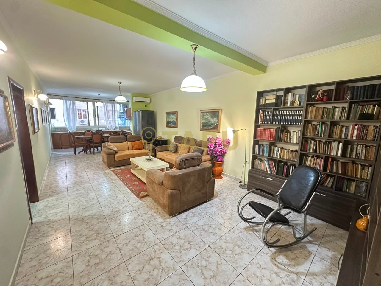 Apartament 2+1 me qira – Rruga e Kavajës, pas Kullave të Kuqe