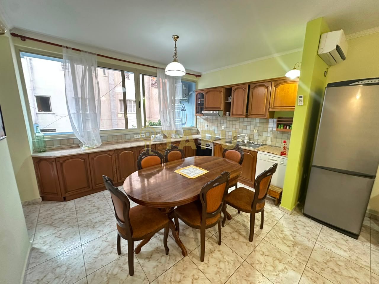 Apartament 2+1 me qira – Rruga e Kavajës, pas Kullave të Kuqe