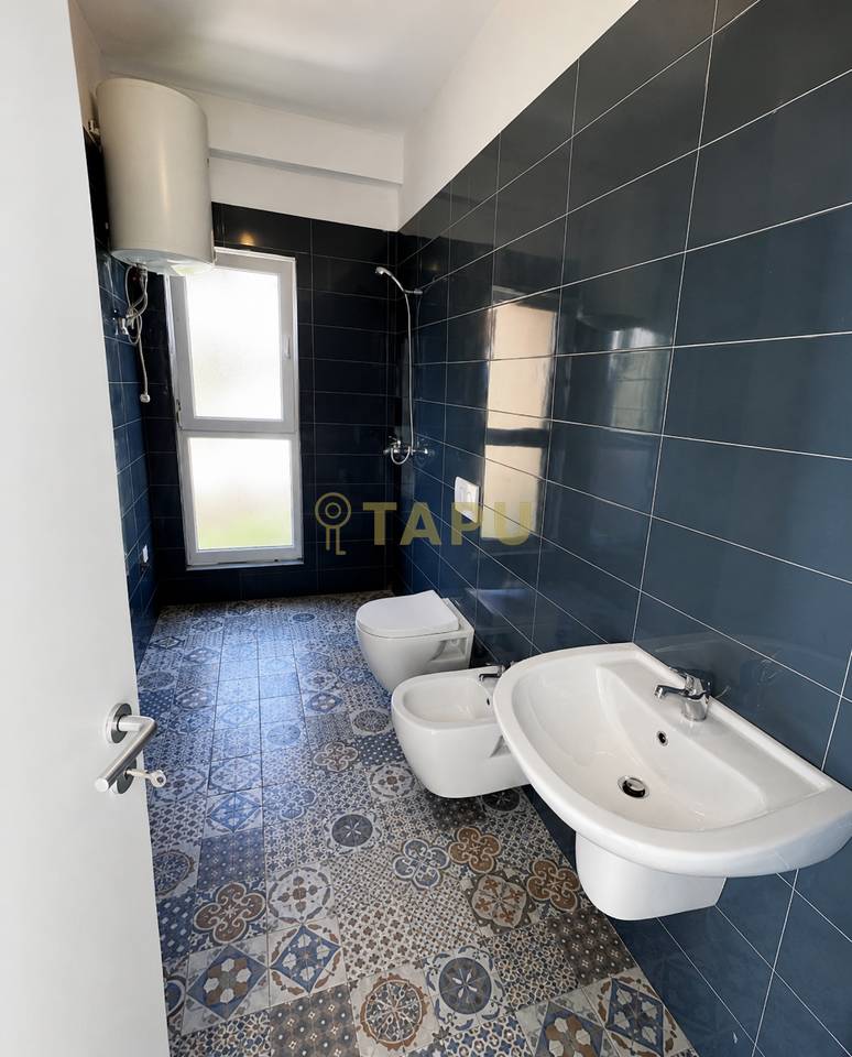 Apartament 1+1 me qira për Zyrë ose Klinikë – Kompleksi Aura, Rruga Dritan Hoxha