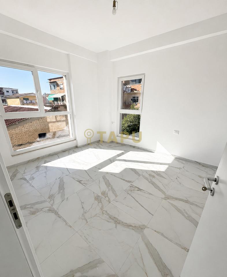 Apartament 1+1 me qira për Zyrë ose Klinikë – Kompleksi Aura, Rruga Dritan Hoxha