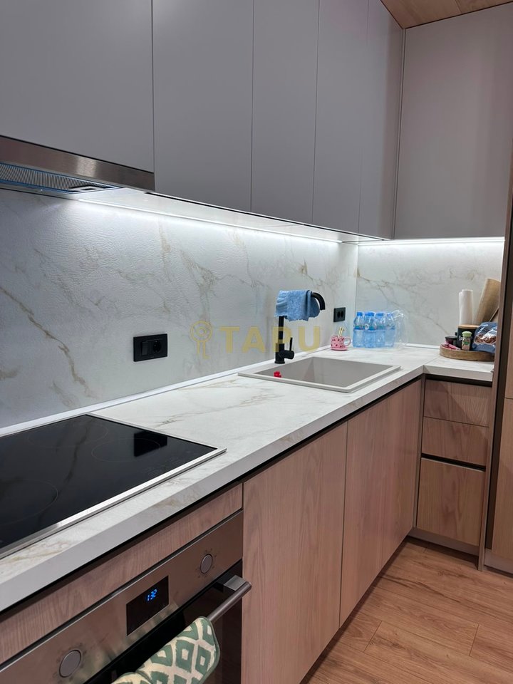 🏙️ Jepet me Qira Apartament Luksoz 1+1 tek Golden Tower, Mine Peza!