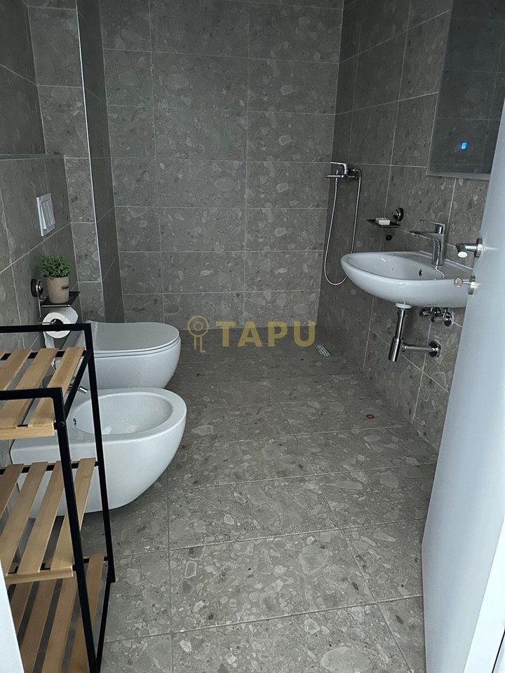 Apartament 1+1 Me Qira në Qendra Tregtare QTU, Tiranë - 360€ | 63 m²