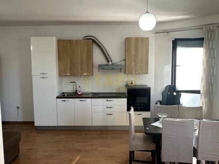 Apartament me qira 1+1 –Tek Farmacia 10, Tiranë