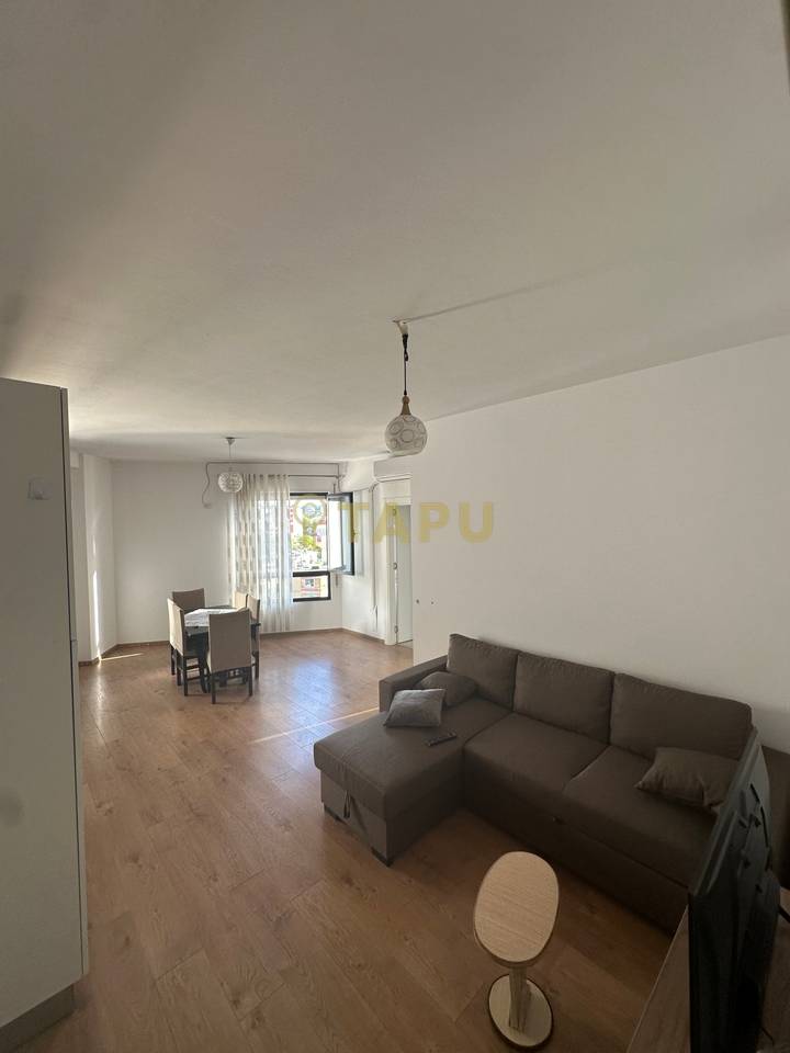 Apartament me qira 1+1 –Tek Farmacia 10, Tiranë
