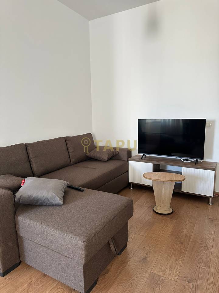 Apartament me qira 1+1 –Tek Farmacia 10, Tiranë