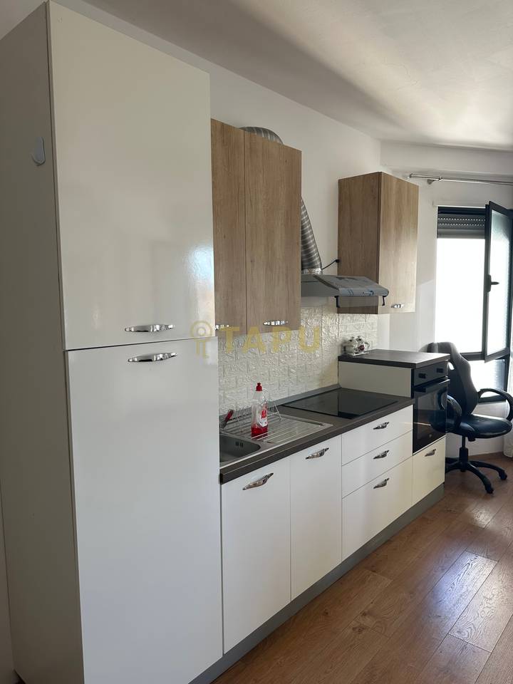 Apartament me qira 1+1 –Tek Farmacia 10, Tiranë