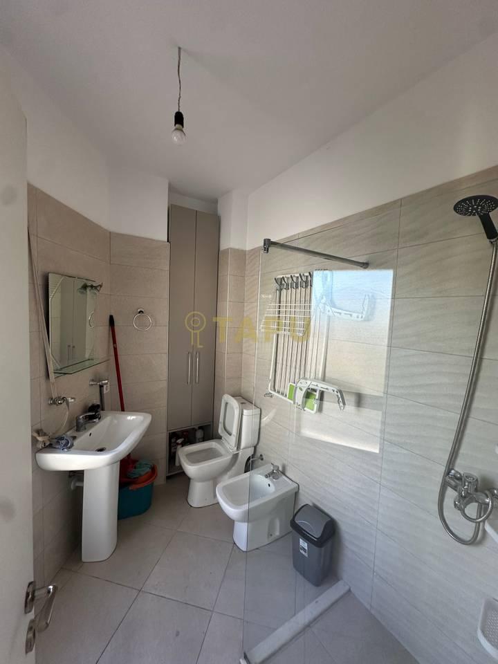Apartament me qira 1+1 –Tek Farmacia 10, Tiranë