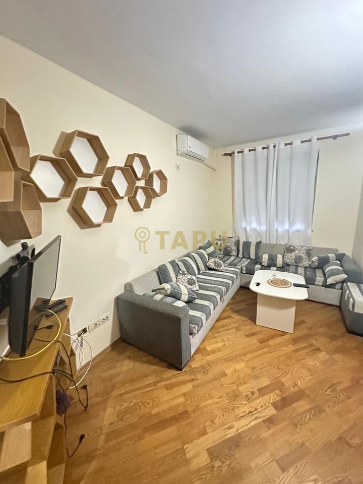 Apartament 1+1 me Qira tek Fresku  💰 40,000 Lekë / Muaj