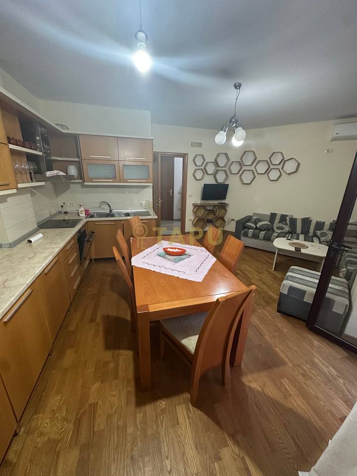 Apartament 1+1 me Qira tek Fresku  💰 40,000 Lekë / Muaj