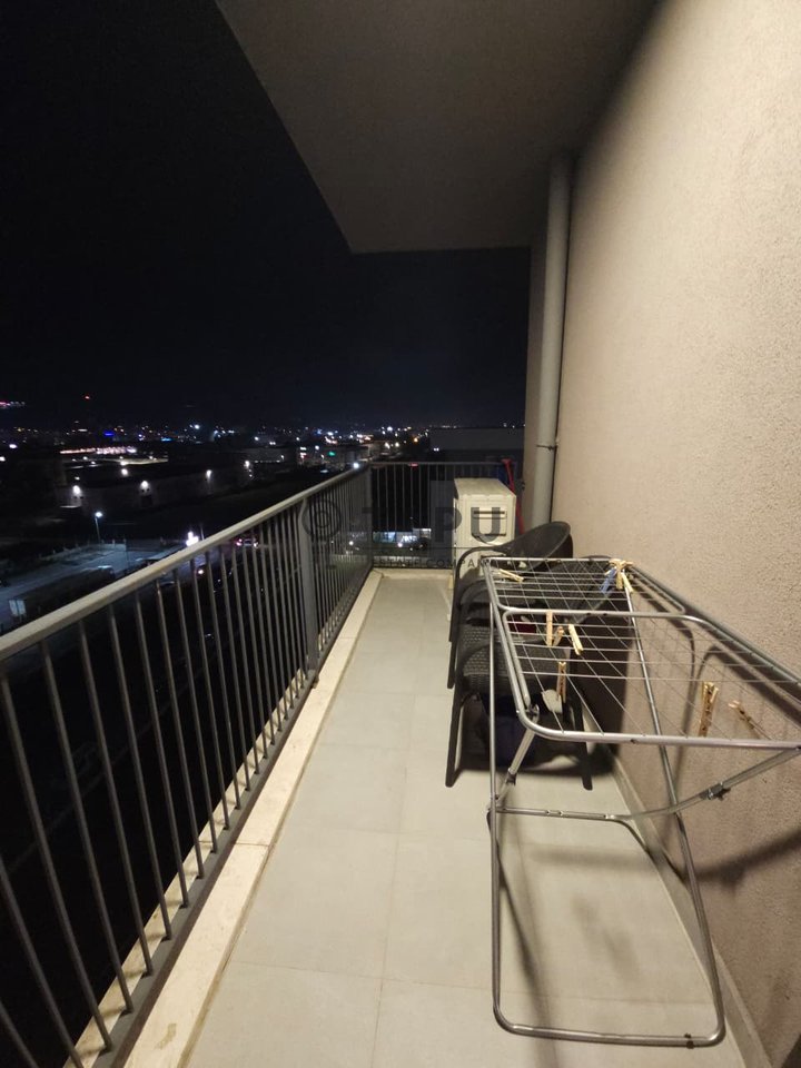 Jepet me qera apartament 2+1 + post parkimi në Univers City