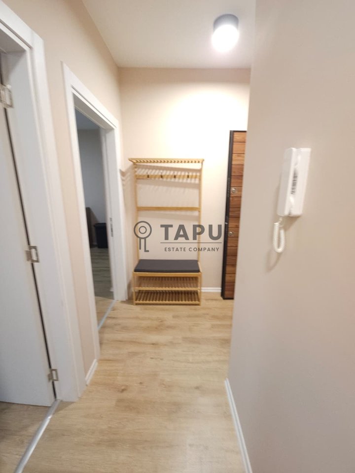 Jepet me qera apartament 2+1 + post parkimi në Univers City