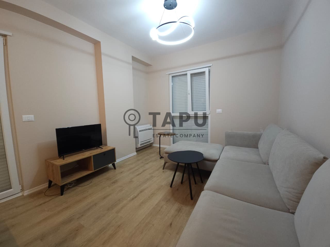 Jepet me qera apartament 2+1 + post parkimi në Univers City