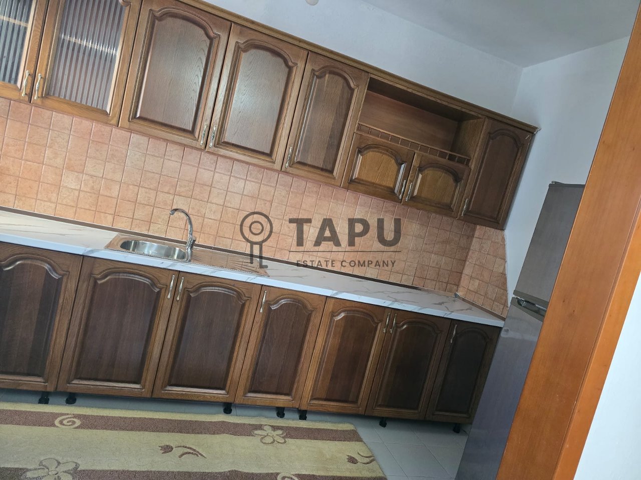 Jepet me qera 2+1 + post parkimi – Pas Spitali Ushtarak, Laprakë