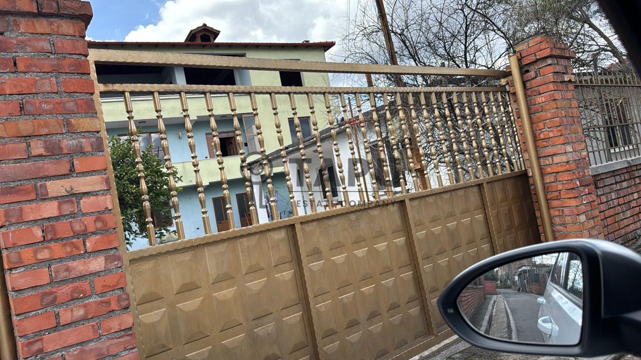 Jepet me qera 2+1 + post parkimi – Pas Spitali Ushtarak, Laprakë